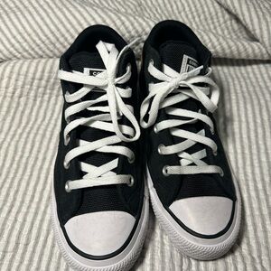 Black converse men’s 6 women’s 8